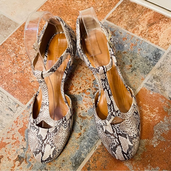 🐍NWOB! Snake/Python Print Brown/Tan/Cream T-Strap Heels! - Picture 2 of 14